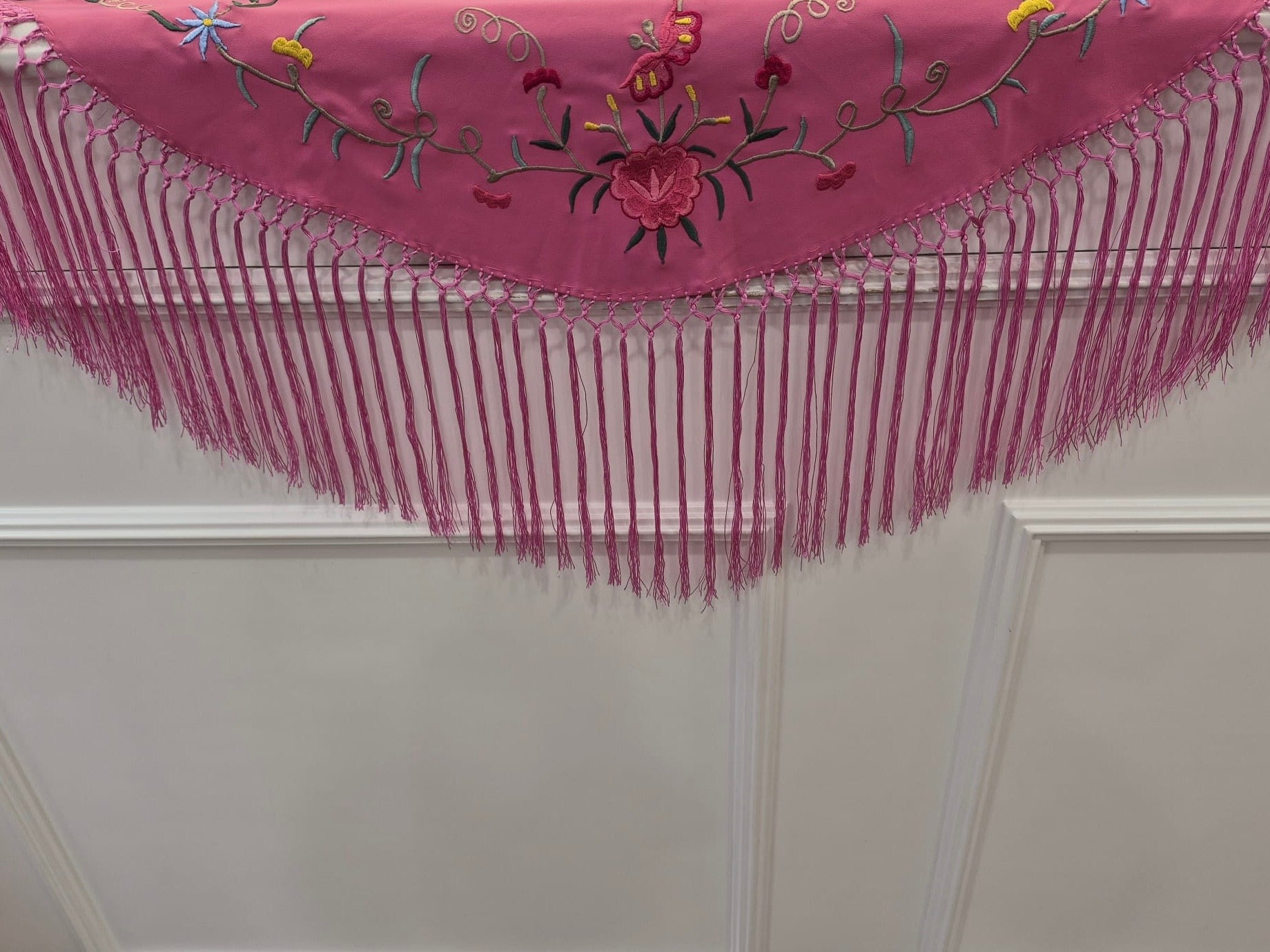 Mantoncillo bebé bordado malva