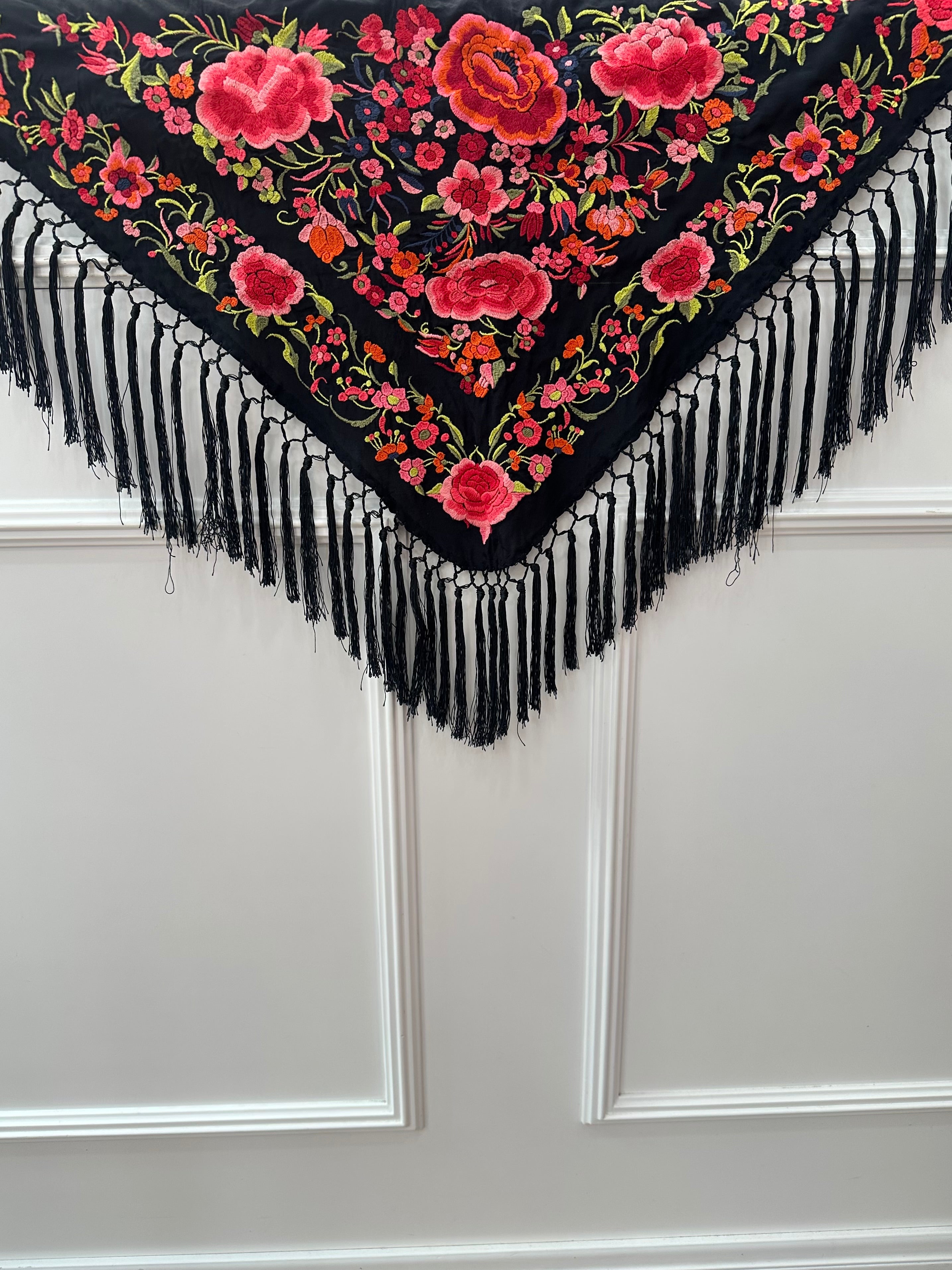 Mantoncillo Rosas negro