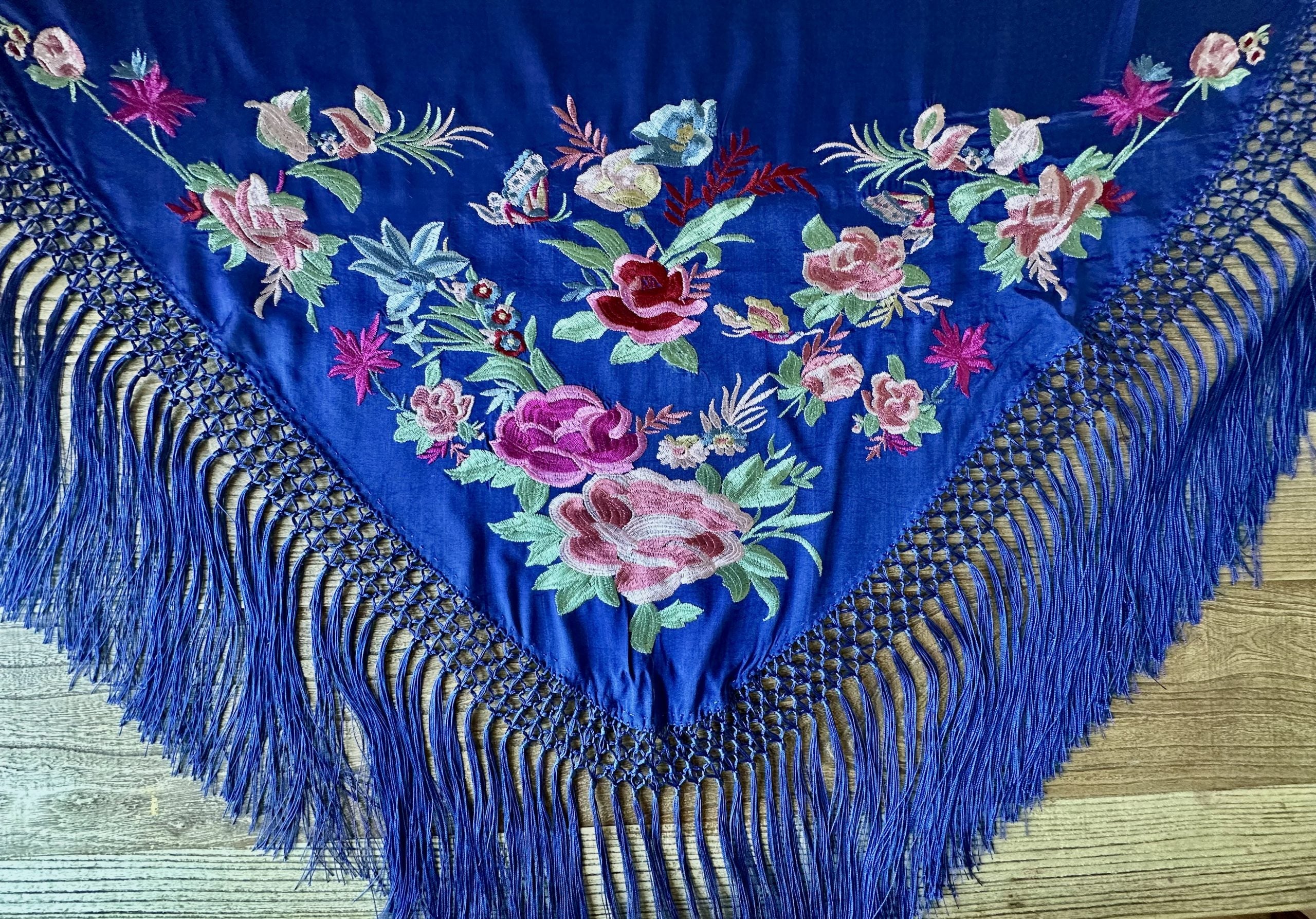 Mantón niña bordado seda azulina Anastasia
