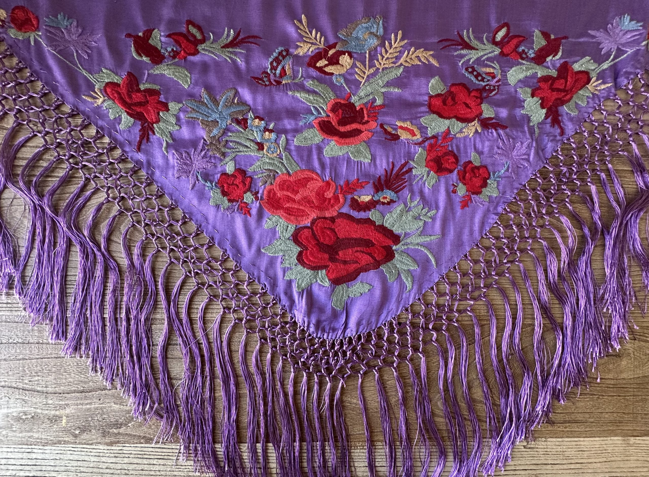 Mantón Anastasia niña bordado algodón malva