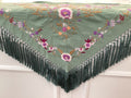 Mantón señora verde viejo bordado malva