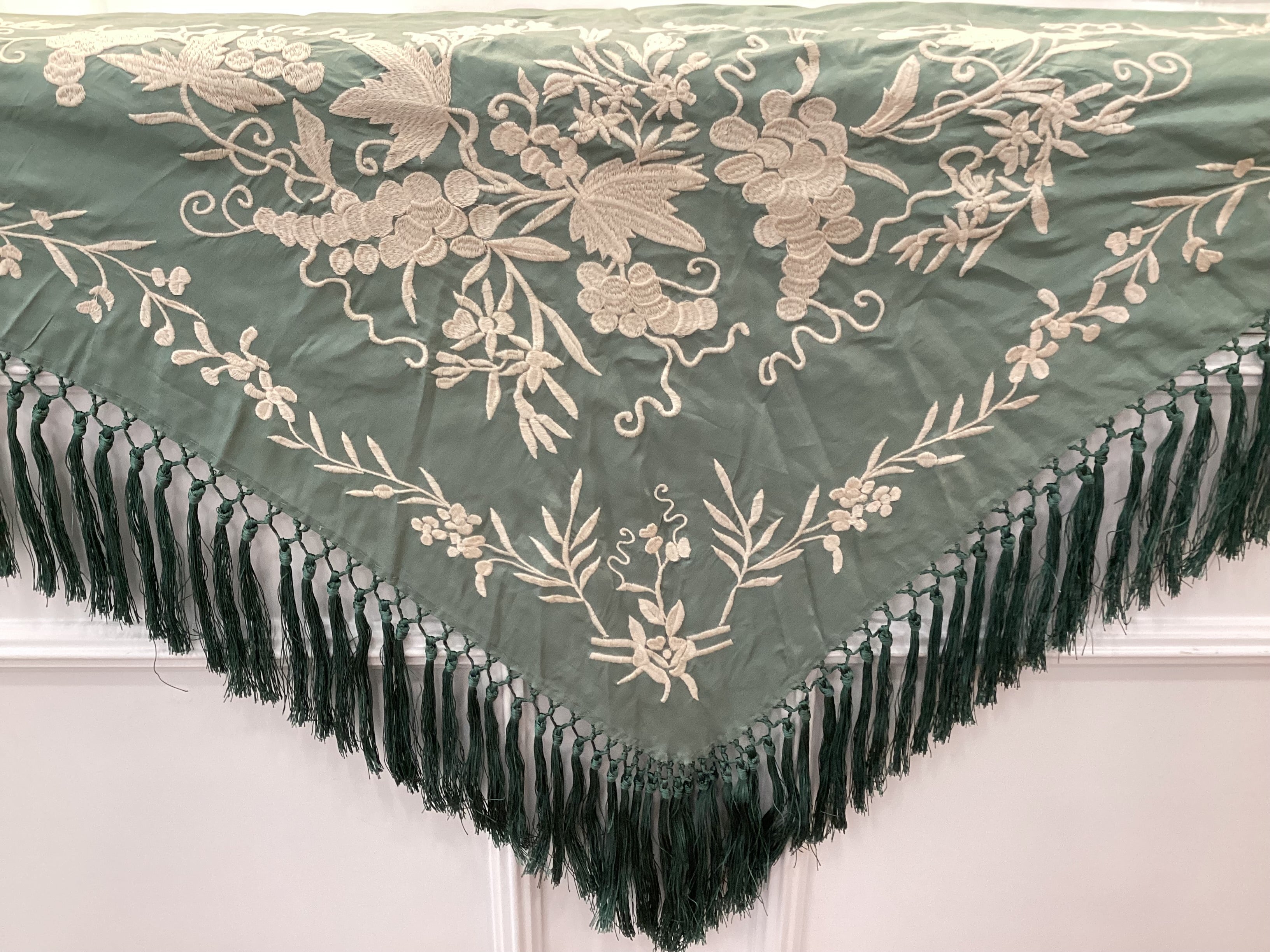 Mantón señora Daniela verde viejo