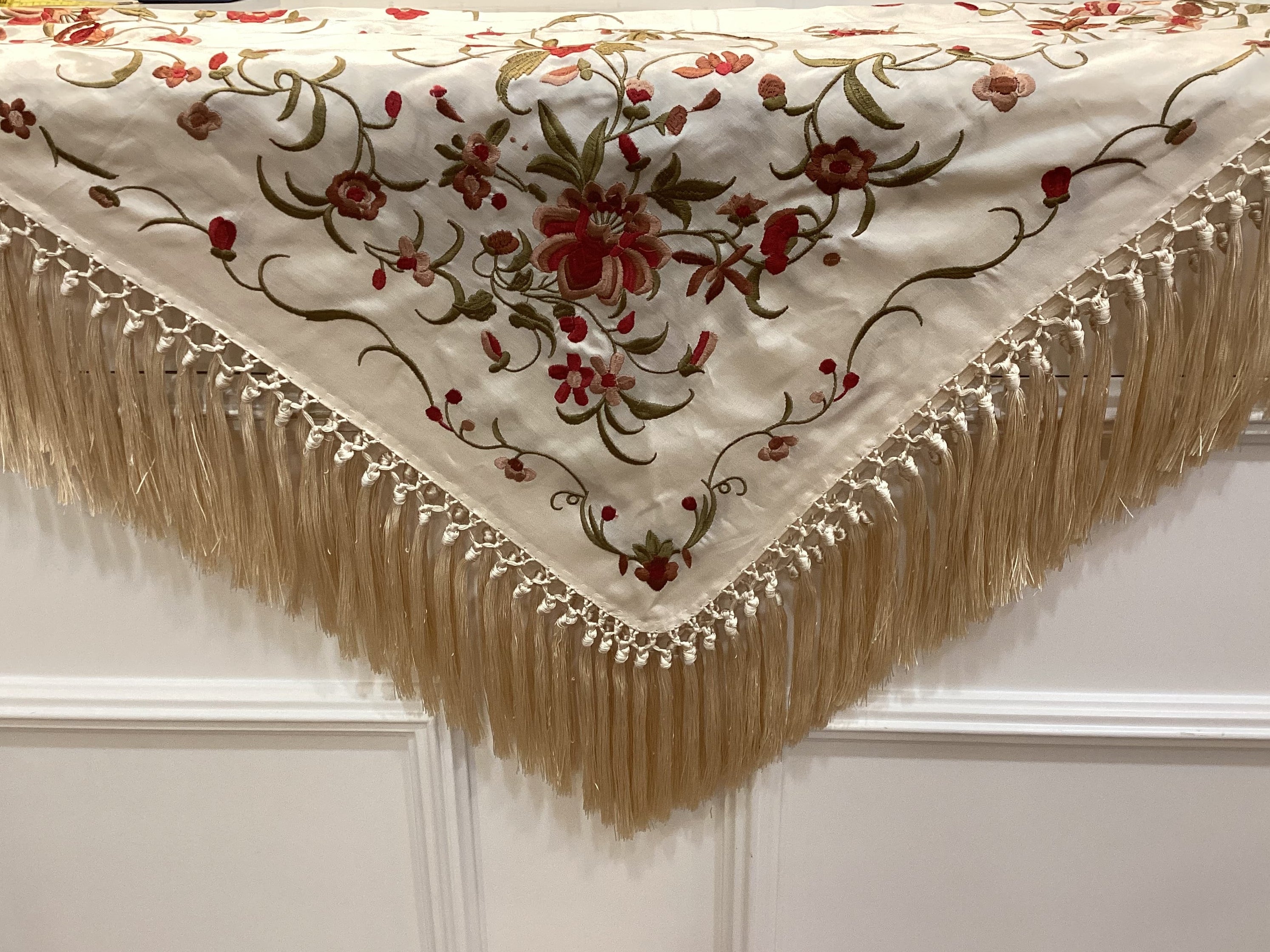 Mantón señora Carmen crema