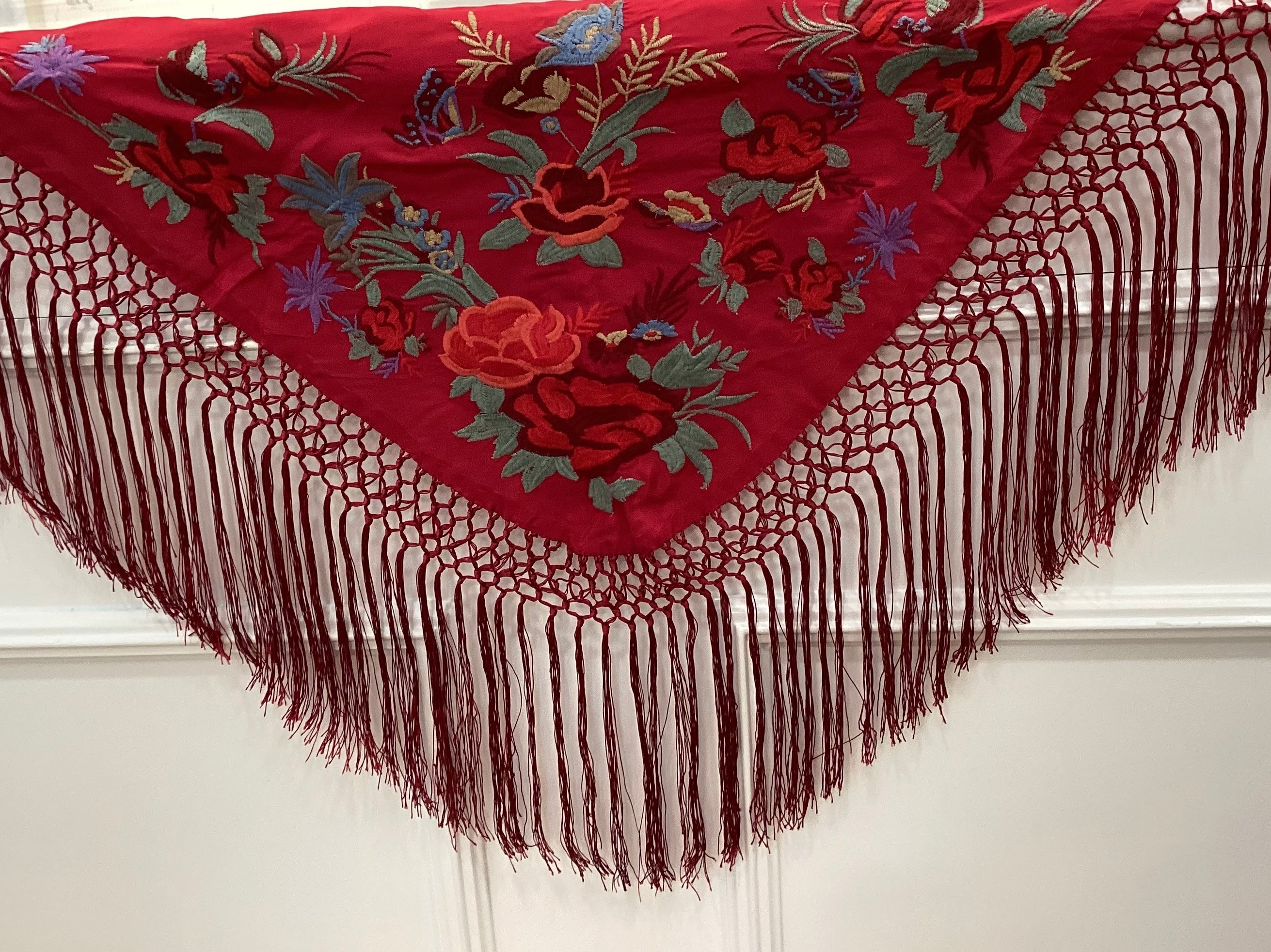 Mantón señora Anastasia bordado algodón rojo