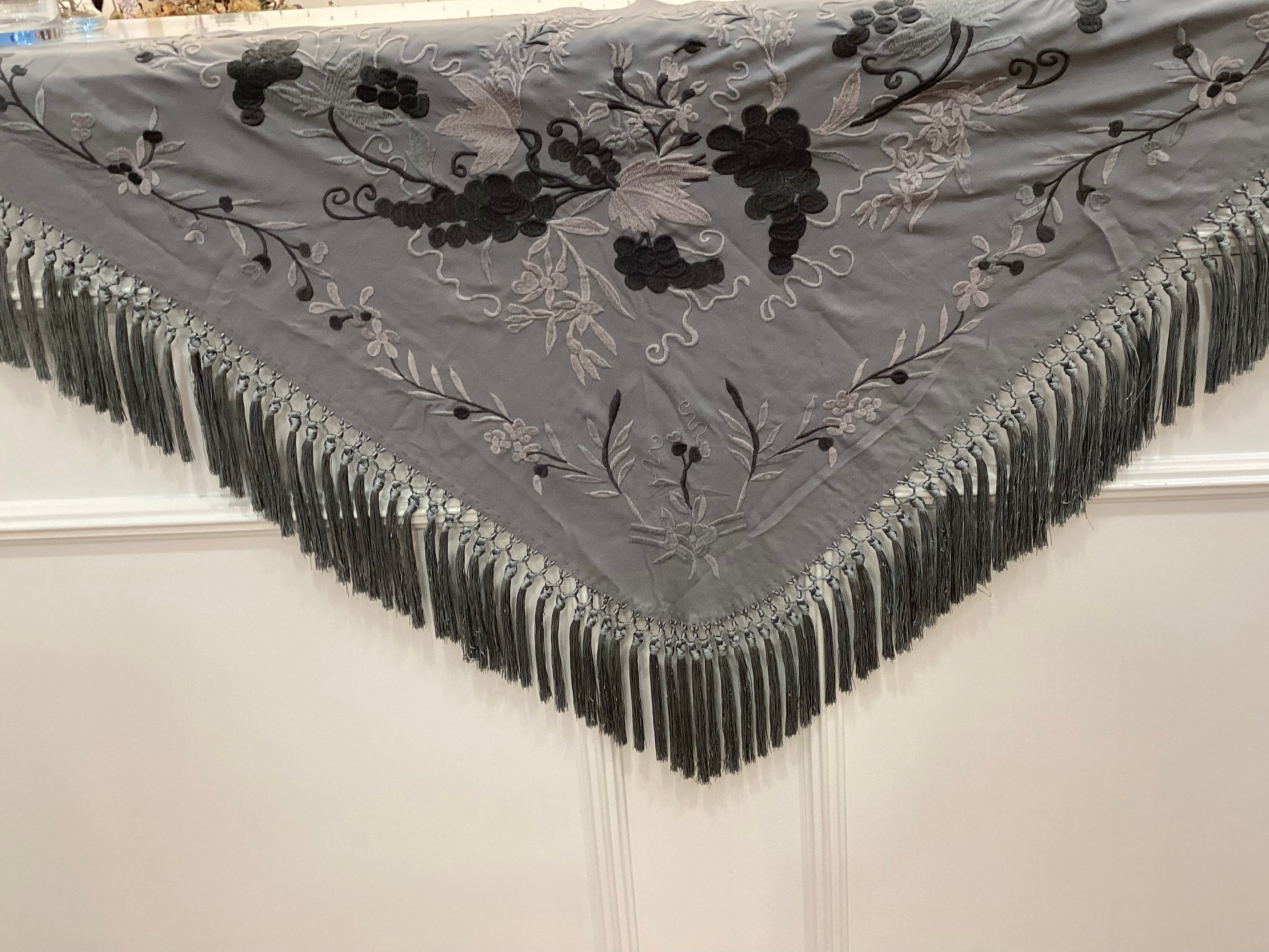 Mantón señora Daniela gris