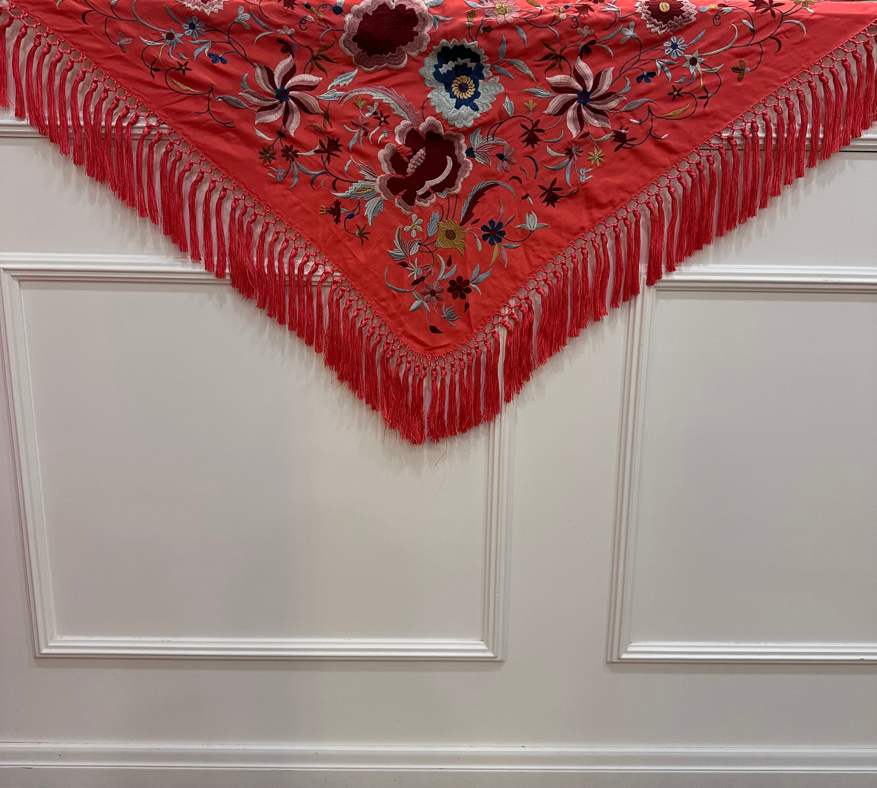 Mantón señora Carlota color coral