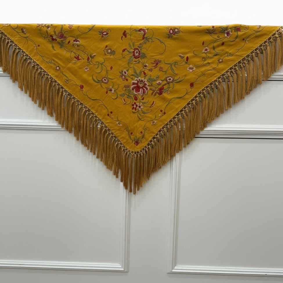 Mantón señora Carmen color mostaza