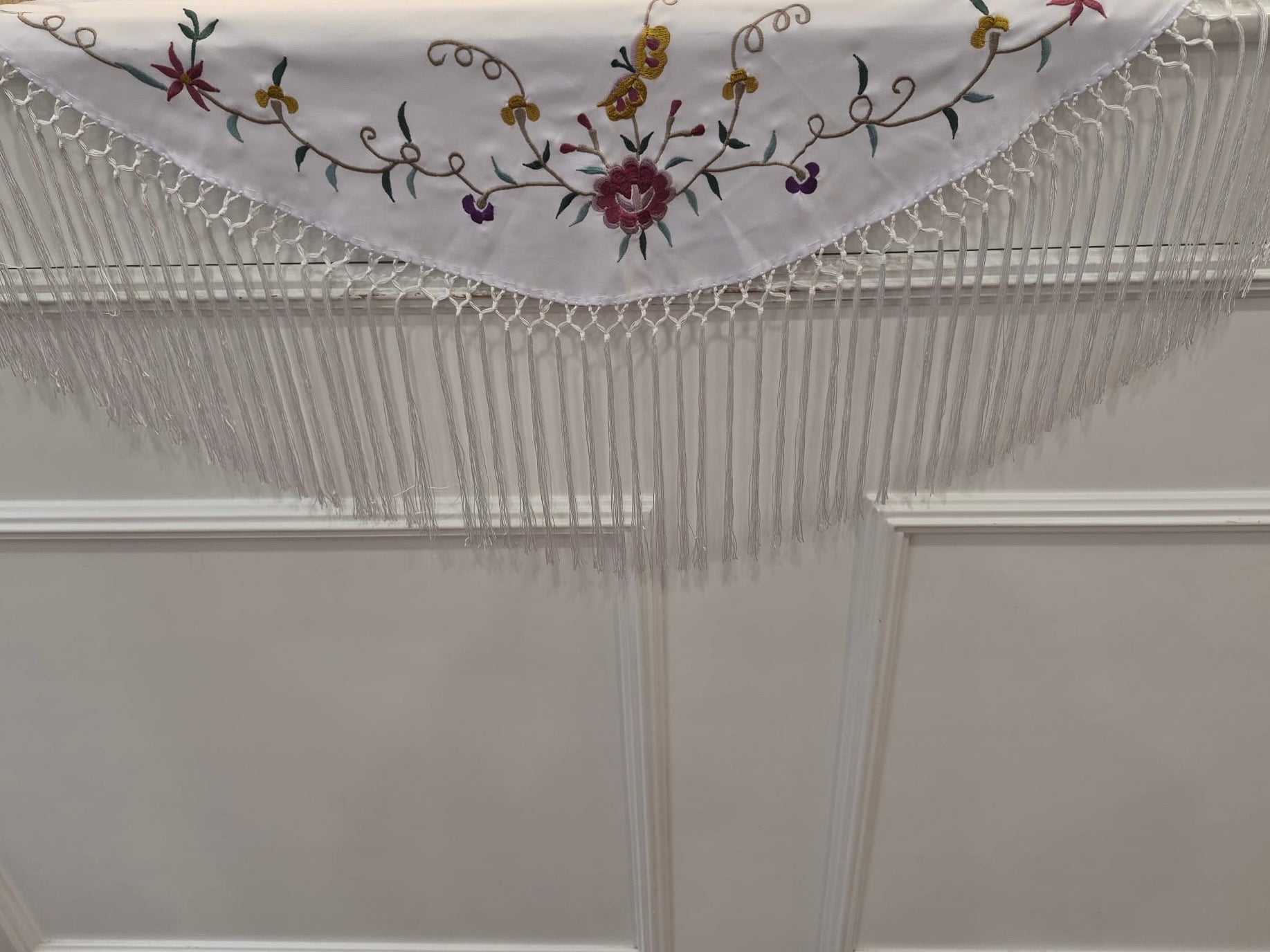 Mantoncillo bebé bordado blanco