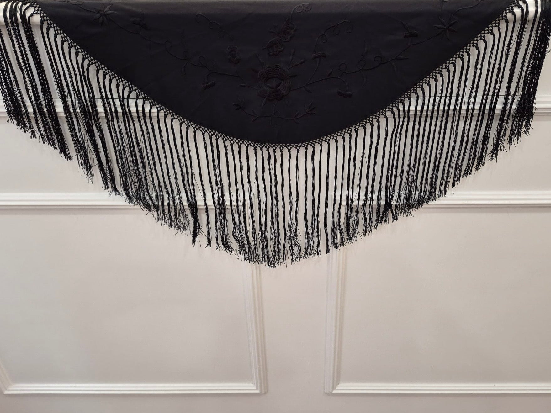 Mantoncillo bebé bordado negro