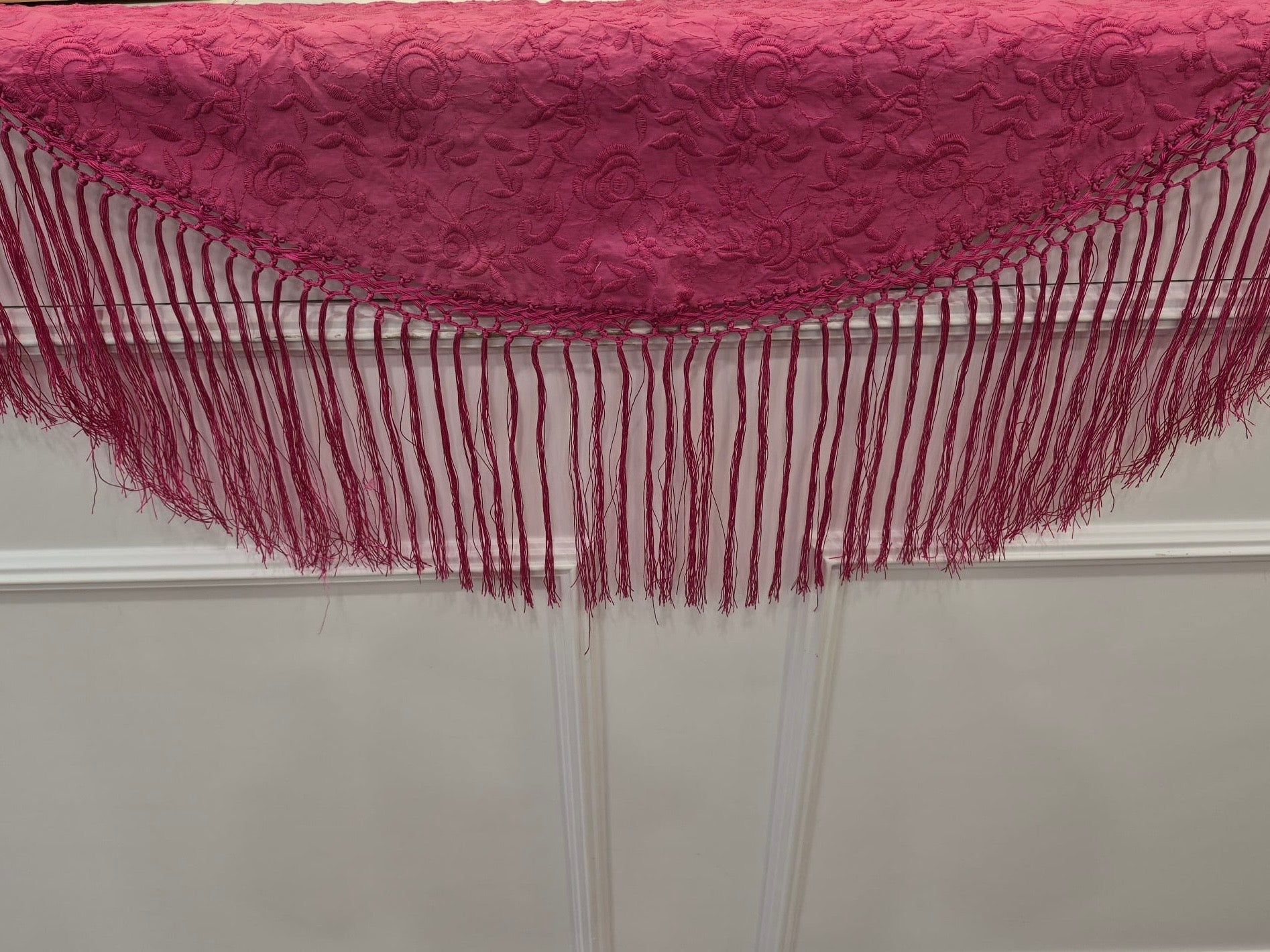 Mantoncillo bebé bordado fucsia