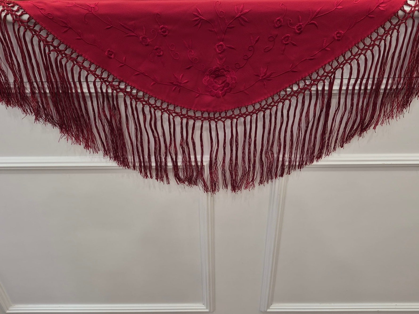 Mantoncillo bebé bordado rojo