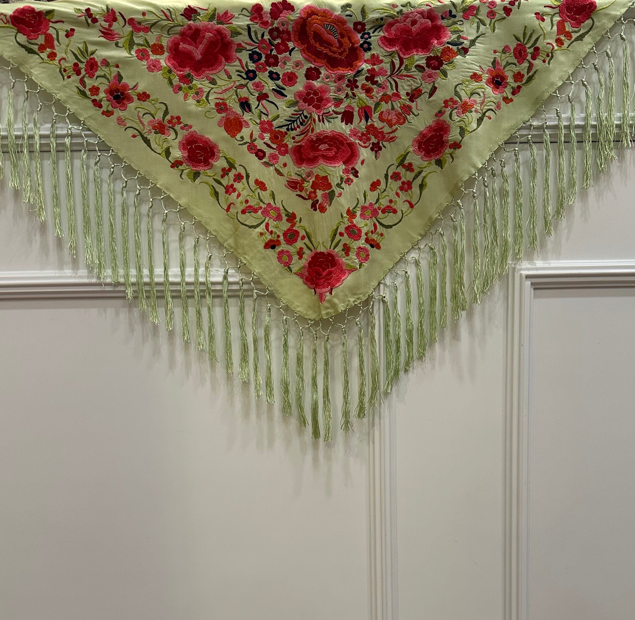 Mantón Rosas verde lima